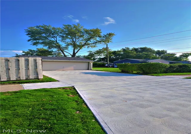Photo 10 of Single family home for sale at 307 Rowan Dr, Berea, OH 44017 | MLS# 5240063 | Listing updated on 2026-08-28