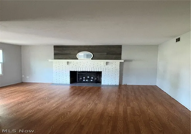 Photo 2 of Single family home for sale at 307 Rowan Dr, Berea, OH 44017 | MLS# 5240063 | Listing updated on 2026-08-28