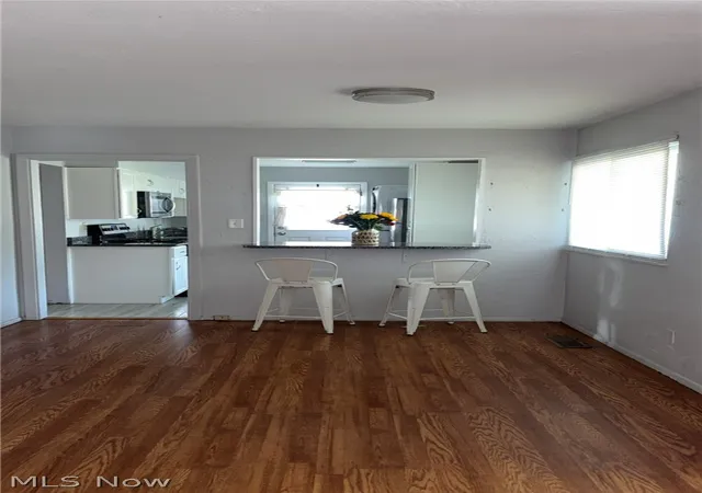 Photo 3 of Single family home for sale at 307 Rowan Dr, Berea, OH 44017 | MLS# 5240063 | Listing updated on 2026-10-01