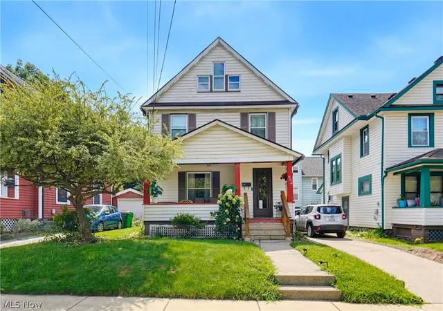 Photo 1 of Single family home for sale at 982 W Hopocan Ave, Barberton, OH 44203 | MLS# 5239985 | Listing updated on 2026-08-28