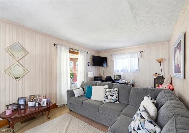 Photo 4 of Single family home for sale at 982 W Hopocan Ave, Barberton, OH 44203 | MLS# 5239985 | Listing updated on 2026-08-28