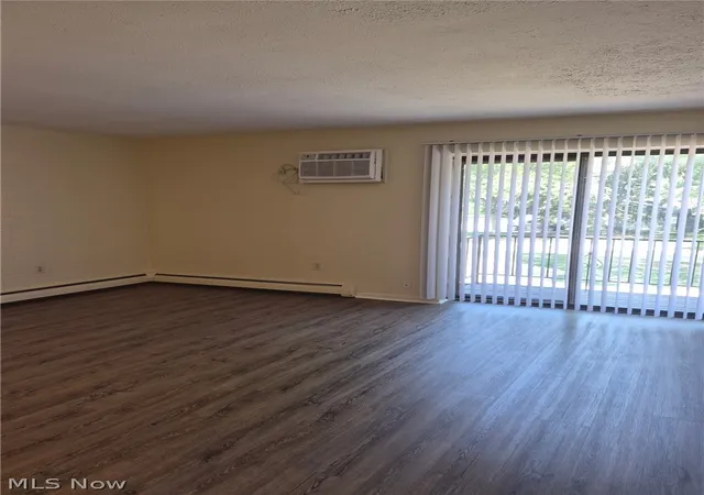 Listing Photo 2 - Condo for sale in building located at 38430 N Ln, Willoughby, OH 44094 - Unit #B 209
