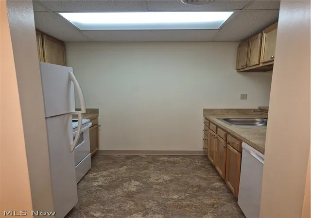 Listing Photo 2 - Condo for sale in building located at 38465 N Ln, Willoughby, OH 44094 - Unit #A103