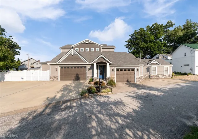 Photo 1 of Sale Pending at 211 Oak Grove Dr, Akron, OH 44319 | MLS# 5240339 | Listing updated on 2026-08-28