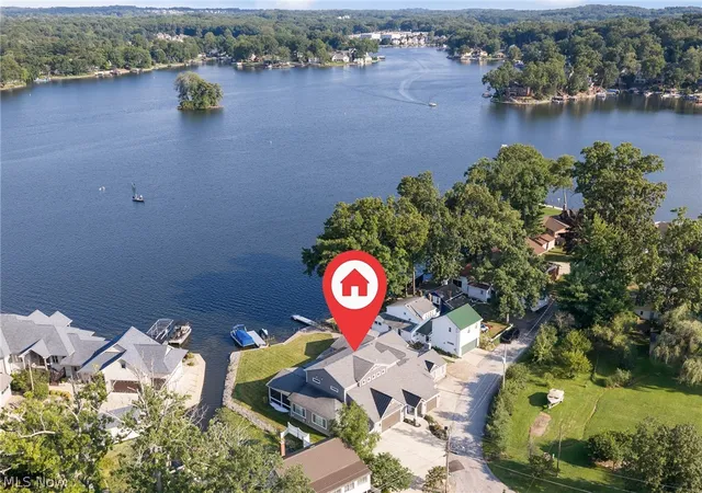 Photo 4 of Sale Pending at 211 Oak Grove Dr, Akron, OH 44319 | MLS# 5240339 | Listing updated on 2026-08-28