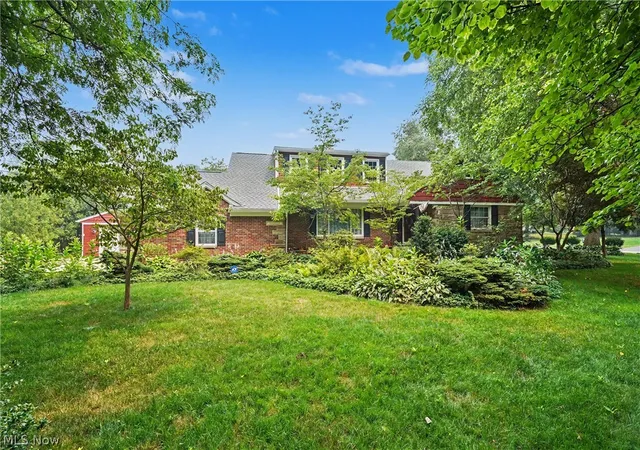 Photo 2 of Single family home for sale at 370 Kimberly Rd, Akron, OH 44313 | MLS# 5240070 | Listing updated on 2026-10-11