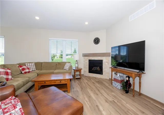 Photo 4 of Condo for sale at 1813 Blackberry Ln, Orrville, OH 44667 | MLS# 5239959 | Listing updated on 2026-08-28