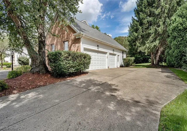 Photo 3 of Single family home for sale at 8549 Reserve Ct, Boardman, OH 44514 | MLS# 5240398 | Listing updated on 2026-10-04