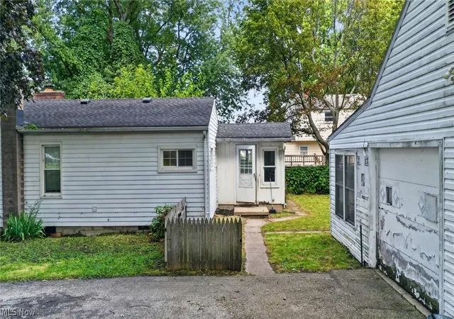 Photo 3 of Single family home for sale at 1411 Easton Ave, Madison, OH 44057 | MLS# 5240440 | Listing updated on 2026-09-01