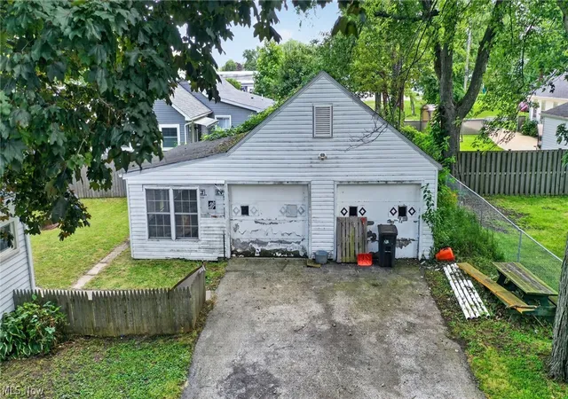 Photo 4 of Single family home for sale at 1411 Easton Ave, Madison, OH 44057 | MLS# 5240440 | Listing updated on 2026-09-01