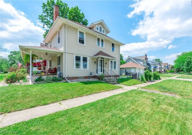Photo 2 of Sale Pending at 901 Park Ave, Elyria, OH 44035 | MLS# 5240141 | Listing updated on 2026-09-01