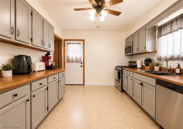 Photo 2 of Sale Pending at 613 Myrtle St, Parkersburg, WV 26101 | MLS# 5240362 | Listing updated on 2026-09-25