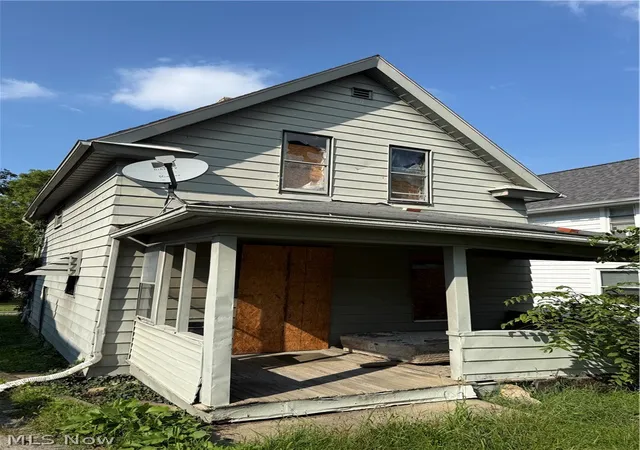 Photo 2 of Sale Pending at 1911 Pointview Ave, Youngstown, OH 44502 | MLS# 5240273 | Listing updated on 2026-08-29