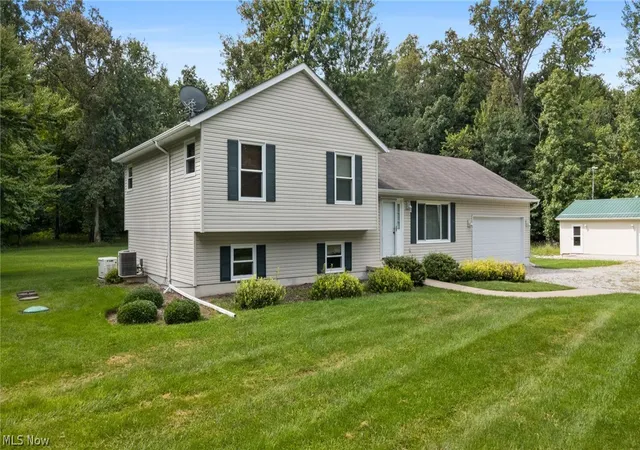 Photo 2 of Single family home for sale at 4033 Court Rd, Wakeman, OH 44889 | MLS# 5240318 | Listing updated on 2026-08-28