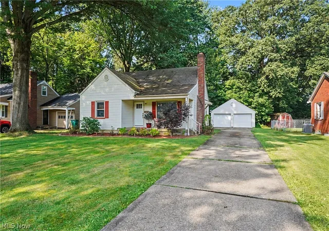 Photo 2 of Single family home for sale at 4710 Grover Dr, Youngstown, OH 44512 | MLS# 5239516 | Listing updated on 2026-10-07