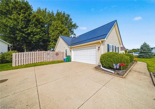 Photo 3 of Single family home for sale at 1294 Bannerstone Dr, Painesville Twp, OH 44077 | MLS# 5240235 | Listing updated on 2026-10-05