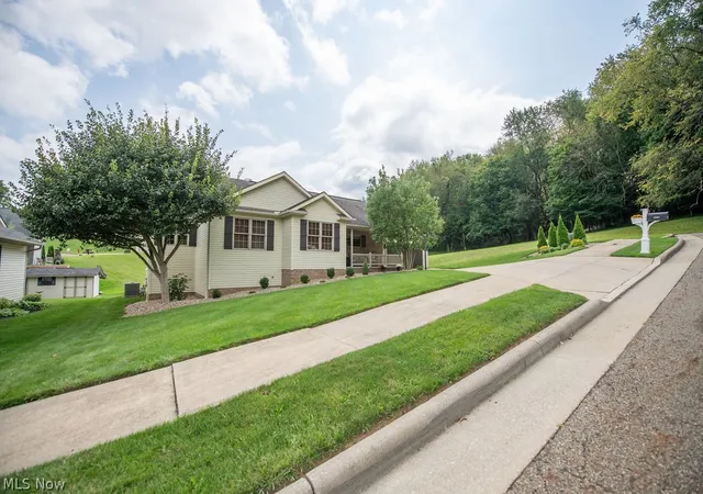 Photo 3 of Sale Pending at 1751 Sandlewood Dr Se, New Philadelphia, OH 44663 | MLS# 5240151 | Listing updated on 2026-08-31
