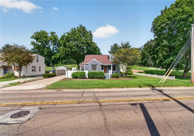 Photo 2 of Sale Pending at 508 Locust St S, Canal Fulton, OH 44614 | MLS# 5240563 | Listing updated on 2026-09-21