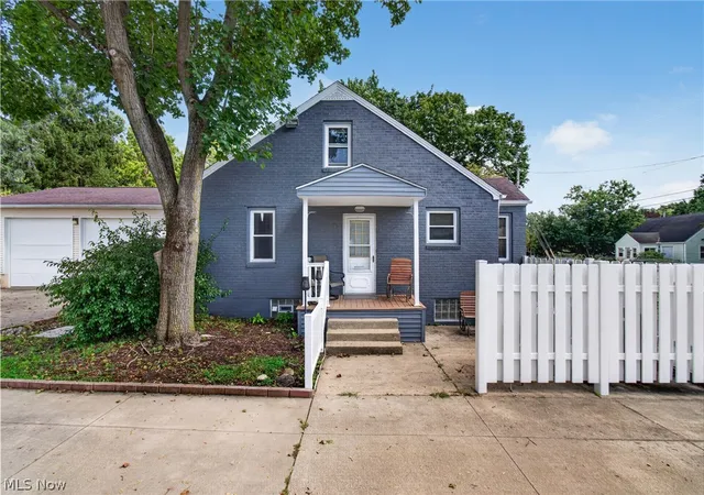 Photo 3 of Sale Pending at 508 Locust St S, Canal Fulton, OH 44614 | MLS# 5240563 | Listing updated on 2026-09-21