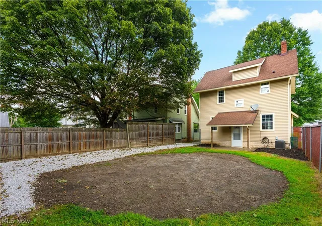 Photo 2 of Single family home for sale at 156 E Mapledale Ave, Akron, OH 44301 | MLS# 5239638 | Listing updated on 2026-08-28