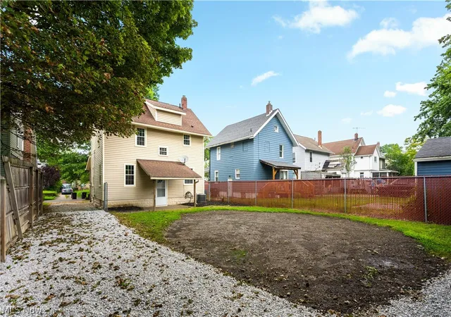 Photo 3 of Single family home for sale at 156 E Mapledale Ave, Akron, OH 44301 | MLS# 5239638 | Listing updated on 2026-08-28