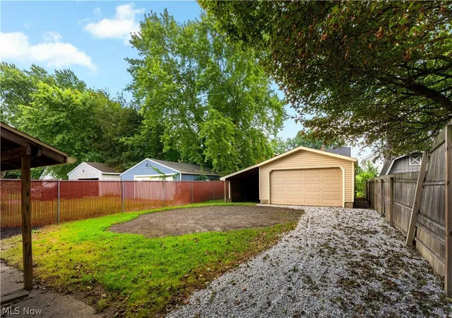 Photo 3 of Single family home for sale at 156 E Mapledale Ave, Akron, OH 44301 | MLS# 5239638 | Listing updated on 2026-08-28