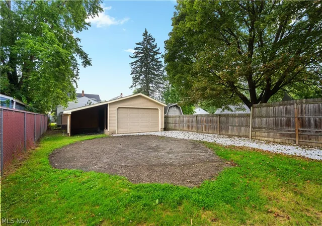 Photo 4 of Single family home for sale at 156 E Mapledale Ave, Akron, OH 44301 | MLS# 5239638 | Listing updated on 2026-08-28