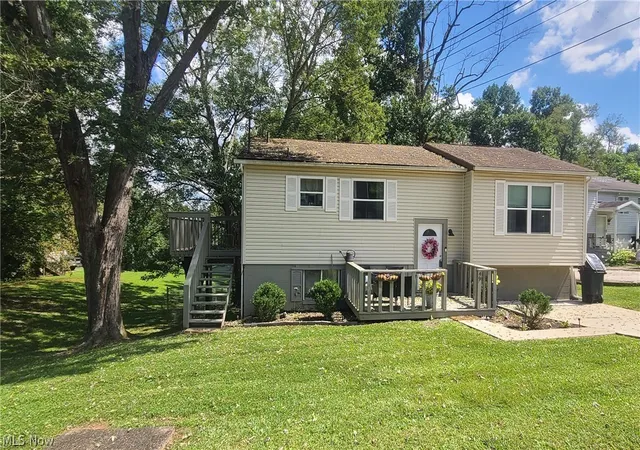Photo 2 of Single family home for sale at 49 Colonel Phelps Dr, Parkersburg, WV 26104 | MLS# 5240604 | Listing updated on 2026-08-29