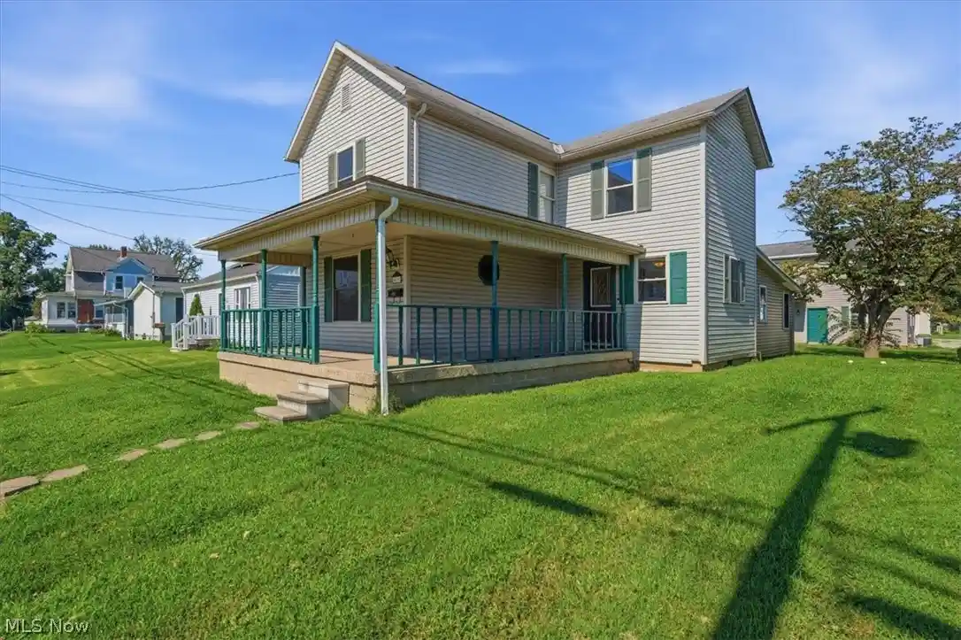 Single family home for sale at 419 Poplar Avenue, Williamstown, WV 26187 | MLS# 5240534