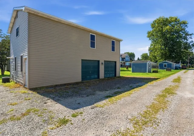 Photo 3 of Single family home for sale at 419 Poplar Avenue, Williamstown, WV 26187 | MLS# 5240534 | Listing updated on 2026-08-28