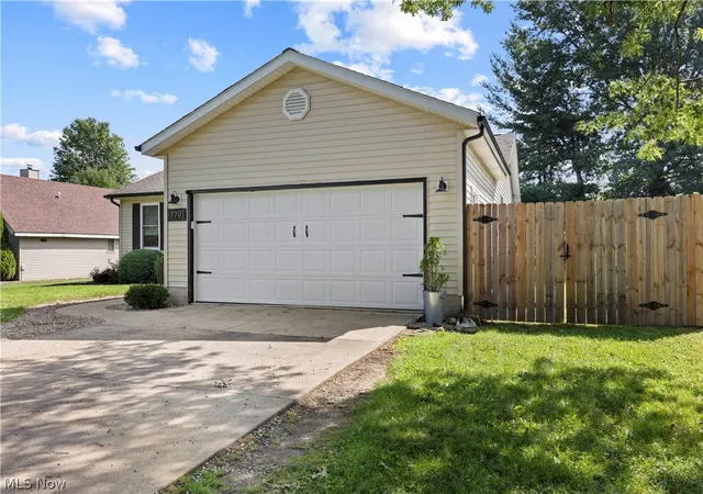 Photo 3 of Single family home for sale at 17791 E Parkway, La Grange, OH 44050 | MLS# 5240490 | Listing updated on 2026-08-28