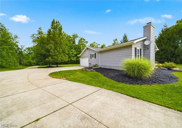 Photo 3 of Sale Pending at 9225 Willson Dr, Chagrin Falls, OH 44023 | MLS# 5239687 | Listing updated on 2026-08-31