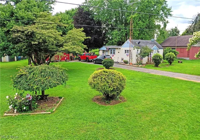 Photo 3 of Sale Pending at 8114 W Lincoln St Ne, Masury, OH 44438 | MLS# 5240553 | Listing updated on 2026-10-03