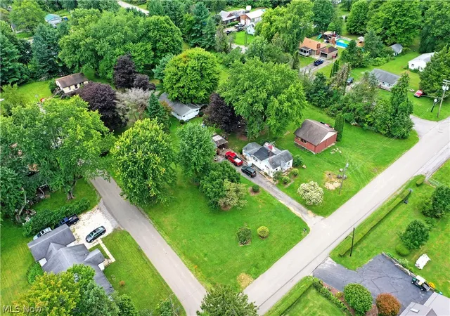 Photo 3 of Sale Pending at 8114 W Lincoln St Ne, Masury, OH 44438 | MLS# 5240553 | Listing updated on 2026-10-03