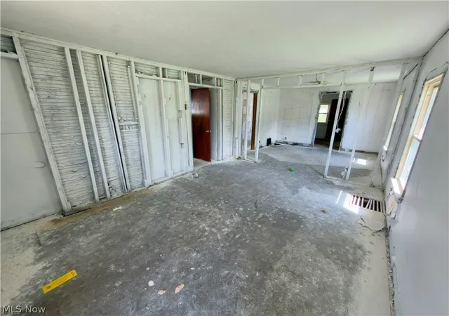 Photo 3 of Single family home for sale at 431 Idaho Ave, Lorain, OH 44052 | MLS# 5240358 | Listing updated on 2026-08-28