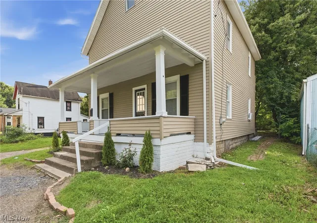 Photo 3 of Single family home for sale at 617 Carnahan Ave Ne, Canton, OH 44704 | MLS# 5239939 | Listing updated on 2026-09-24