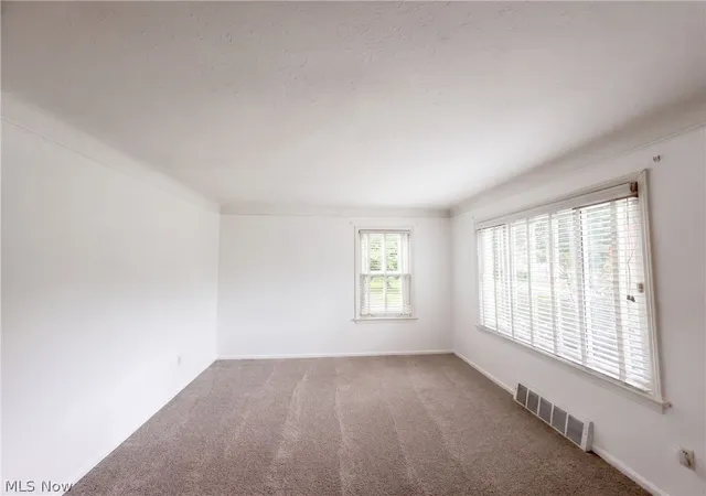 Photo 3 of Sale Pending at 6652 Oakwood Dr, Independence, OH 44131 | MLS# 5237608 | Listing updated on 2026-09-21