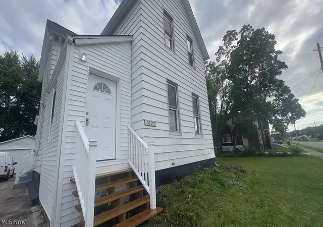 Photo 1 of Single family home for sale at 1527 W 19th St, Lorain, OH 44052 | MLS# 5240758 | Listing updated on 2026-08-29