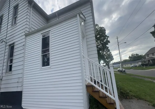 Photo 3 of Single family home for sale at 1527 W 19Th St, Lorain, OH 44052 | MLS# 5240758 | Listing updated on 2026-08-29