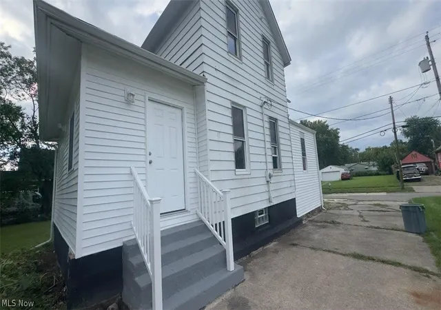Photo 5 of Single family home for sale at 1527 W 19Th St, Lorain, OH 44052 | MLS# 5240758 | Listing updated on 2026-08-29