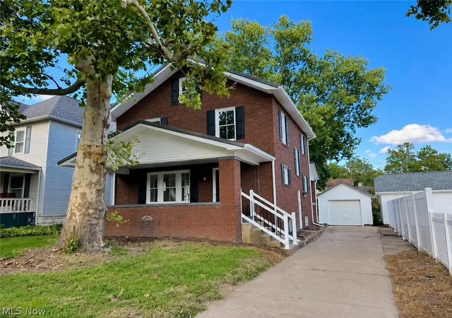 Photo 1 of Single family home for sale at 909 N Walnut St, Dover, OH 44622 | MLS# 5240643 | Listing updated on 2026-10-09