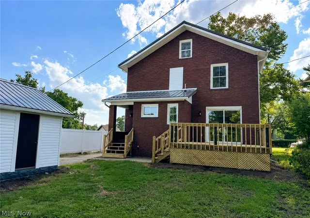 Photo 2 of Single family home for sale at 909 N Walnut St, Dover, OH 44622 | MLS# 5240643 | Listing updated on 2026-10-09