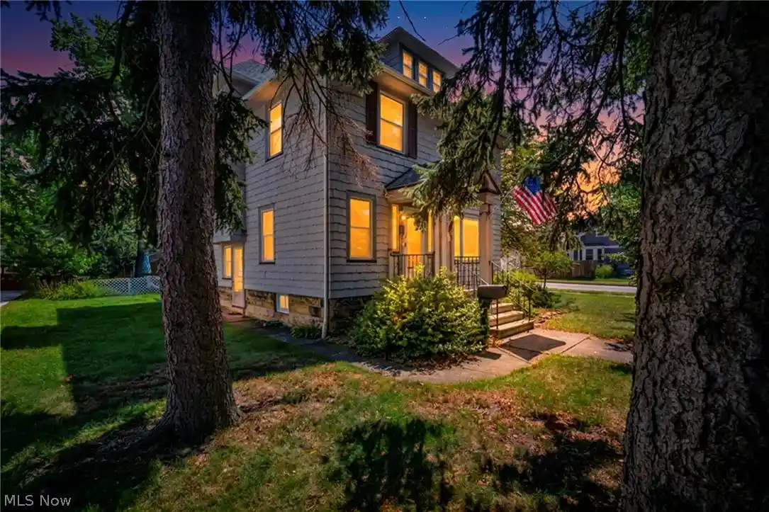 Photo 1 of Sale Pending at 1537 Grace Ave, Lakewood, OH 44107 | MLS# 5239992 | Listing updated on 2026-10-21