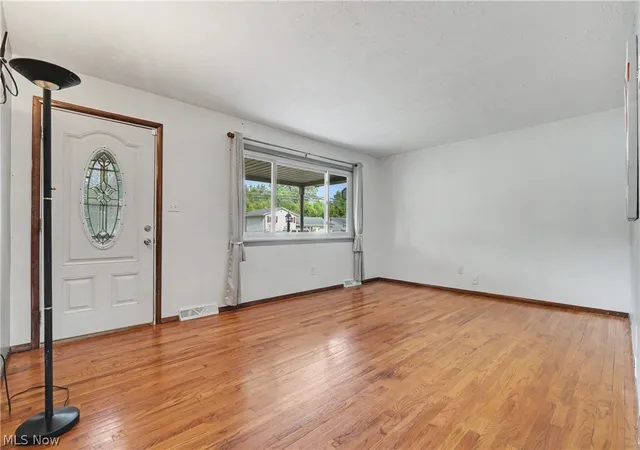 Photo 4 of Single family home for sale at 839 Sheffield Rd, Sheffield Lake, OH 44054 | MLS# 5239229 | Listing updated on 2026-09-01