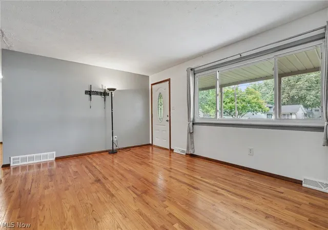 Photo 5 of Single family home for sale at 839 Sheffield Rd, Sheffield Lake, OH 44054 | MLS# 5239229 | Listing updated on 2026-09-01