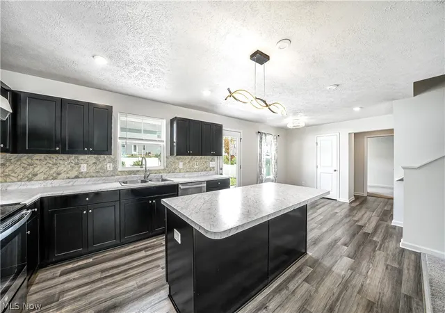 Photo 3 of Single family home for sale at 3189 Sunny Brook Dr, Akron, OH 44312 | MLS# 5240095 | Listing updated on 2026-08-29