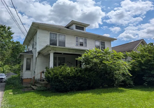 Photo 1 of Single family home for sale at 616 East Ave, Elyria, OH 44035 | MLS# 5240713 | Listing updated on 2026-08-29