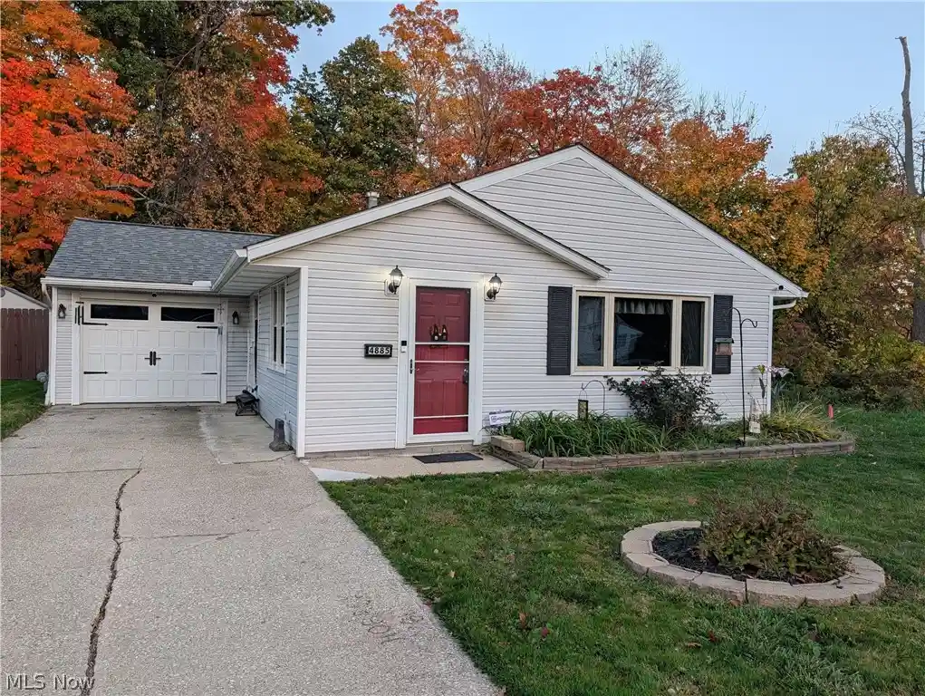 Single family home for sale at 4885 Robinwood Dr, Mentor, OH 44060 | MLS# 5240812