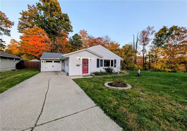Photo 1 of Single family home for sale at 4885 Robinwood Dr, Mentor, OH 44060 | MLS# 5240812 | Listing updated on 2026-10-30