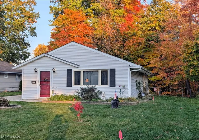 Photo 2 of Single family home for sale at 4885 Robinwood Dr, Mentor, OH 44060 | MLS# 5240812 | Listing updated on 2026-10-30